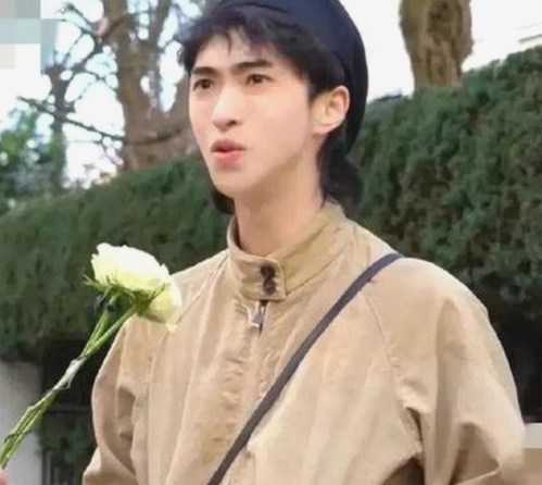 娱乐吃瓜酱女生财务自由背后，揭秘421娱乐圈吃瓜汇总与热搜吃瓜博主真相