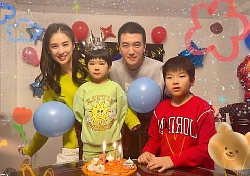 娱乐圈教授风波持续发酵，背后真相逐渐清晰